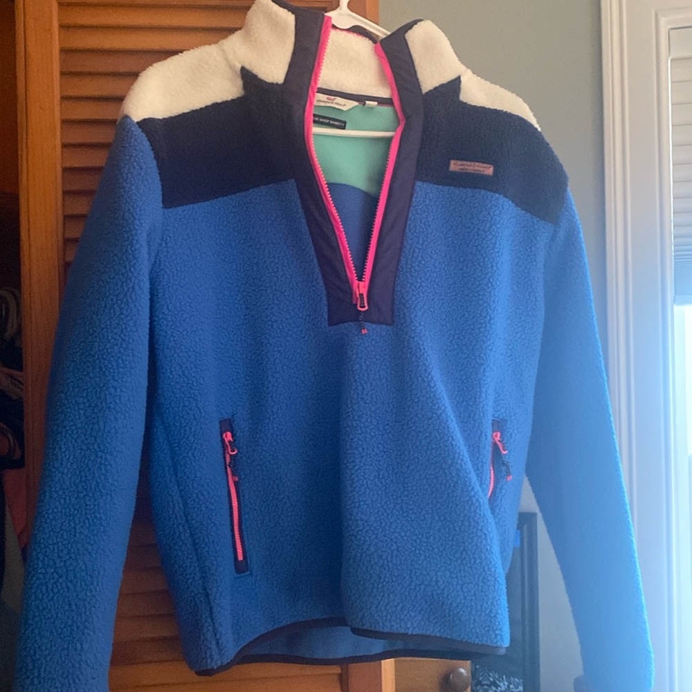 Small vineyard vines the sheep shirt fleece